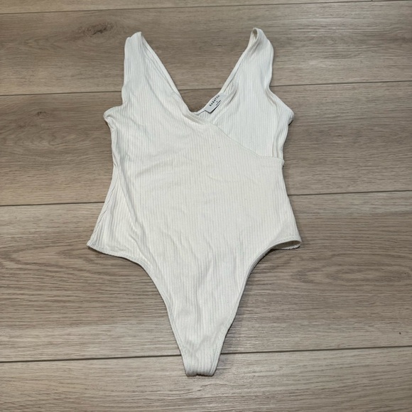Aritzia Babaton Lido White Ribbed Bodysuit - Picture 4 of 6